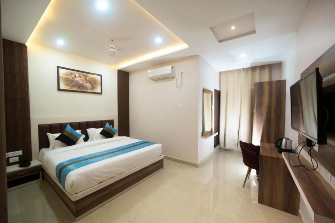 Hotel The Pearl Waranasi 3*,